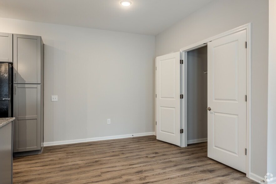 3BR, 2BA - 1,212SF - Dining Room - Fairview Terrace