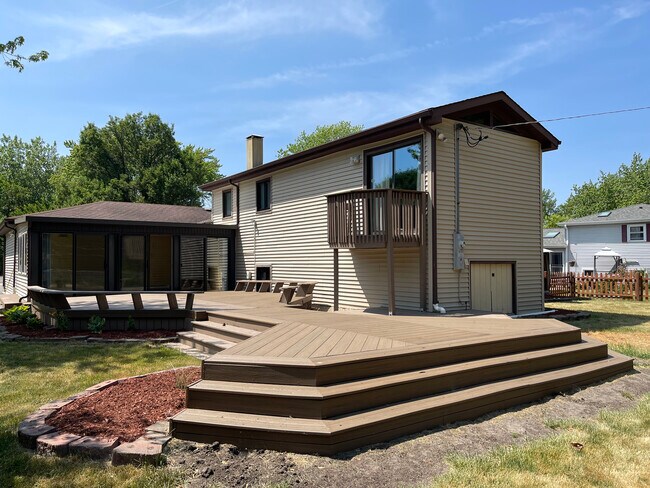 Building Photo - 5S509 Campbell Dr