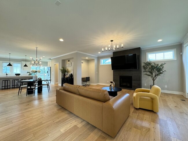 Building Photo - 717 Corbin Terrace