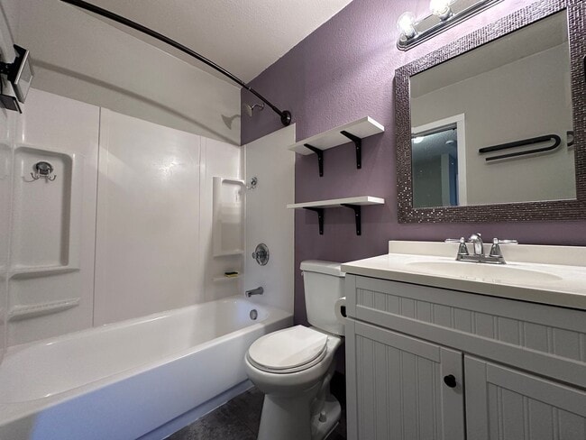 Building Photo - Charming 2-Bed, 1-Bath Home in Tee Off Estates – W/S/G Utilities Included in the rent!