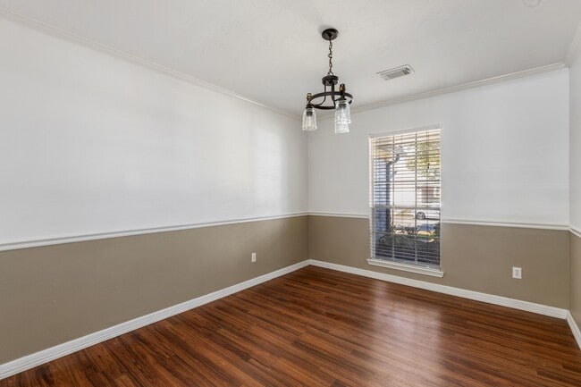 Building Photo - 4826 Meadowglen Dr