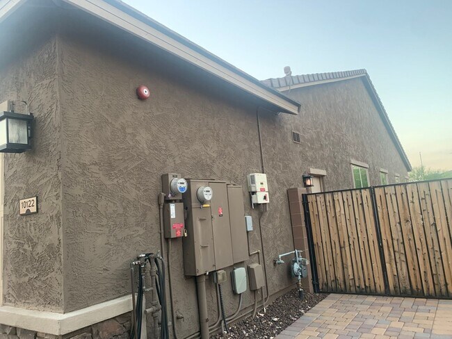 Building Photo - Gorgeous 5 Bed 3.5 Bath 3 Car garage home with private pool + SOLAR in gated community in Peoria