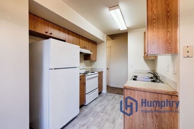 Building Photo - Nampa Fourplex, 2Bd/2Bth/CP, 930Sqft, near Karcher mall off Caldwell Blvd in Nampa