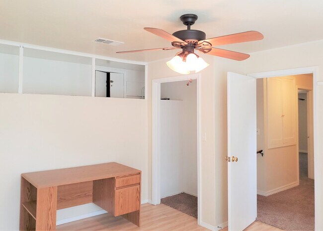 Building Photo - AMAZING 5 BED, 2 BATH MILLERS ADDITION NW OKC