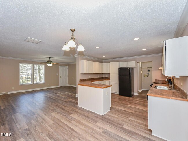 Building Photo - 4304 Amherst St