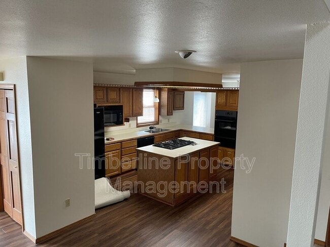 Building Photo - 936 Caribou Dr W