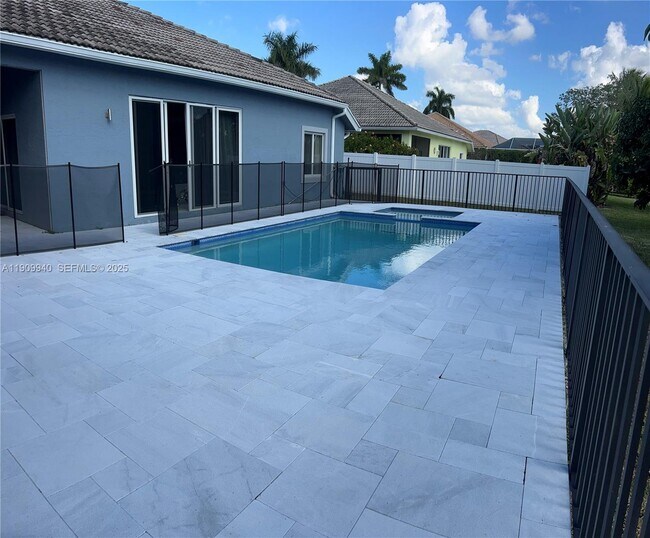 Building Photo - 10664 Paso Fino Dr