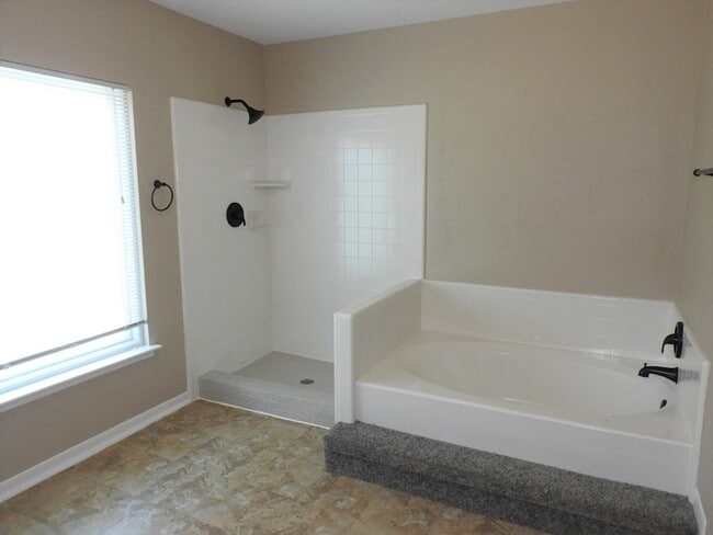 Building Photo - 3107 Rimrock Dr