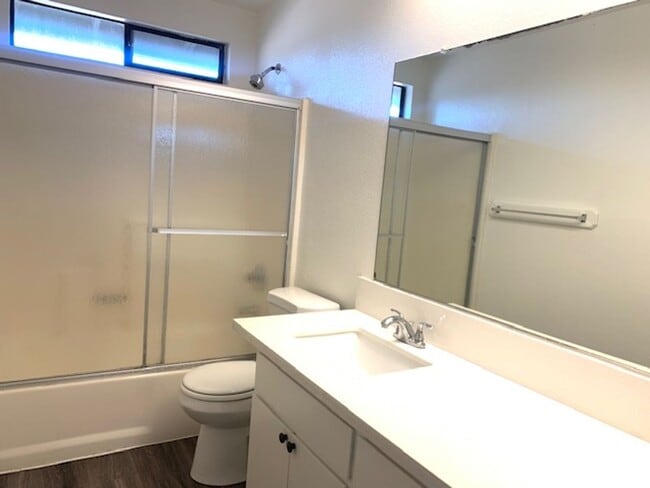 Building Photo - 144 Duranta St