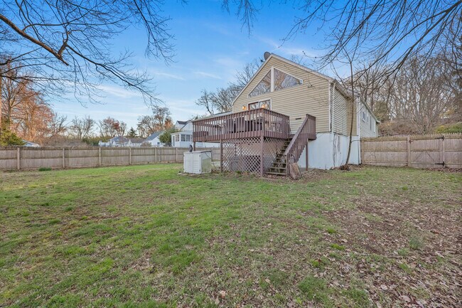Building Photo - 105 Valley Rd