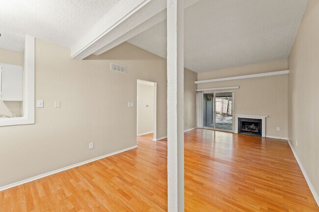 Building Photo - CV-AUS6901 Woodhue