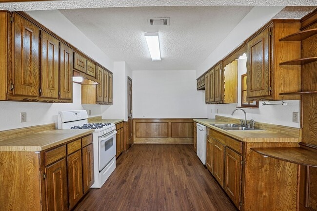 Building Photo - 215 E Pritchard Ln