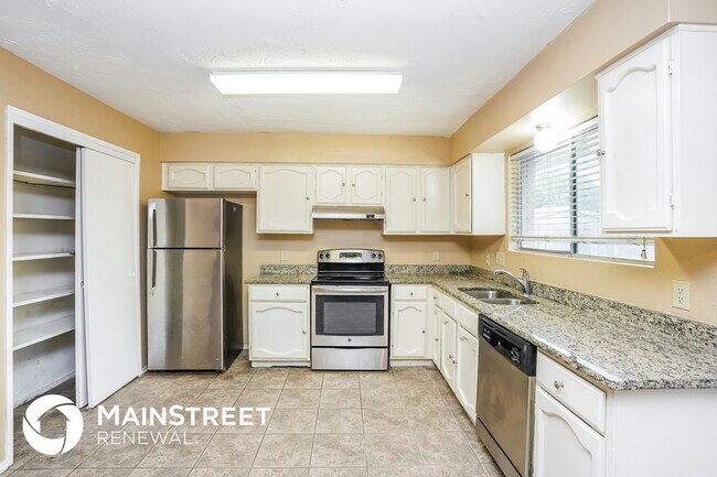 Building Photo - 4302 Stonehenge Trail