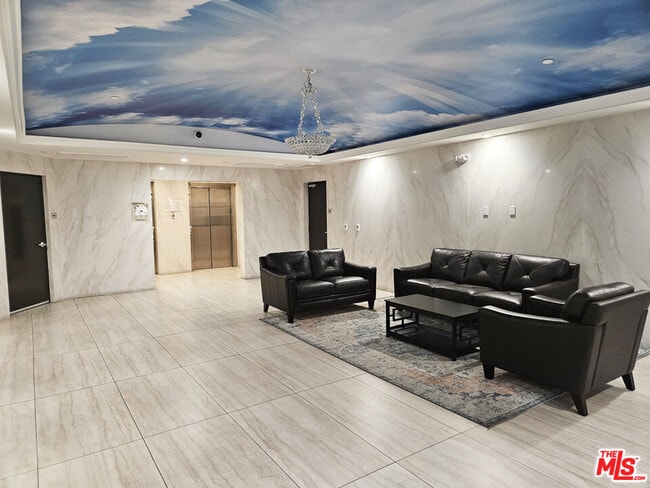 Building Photo - 944 S Serrano Ave