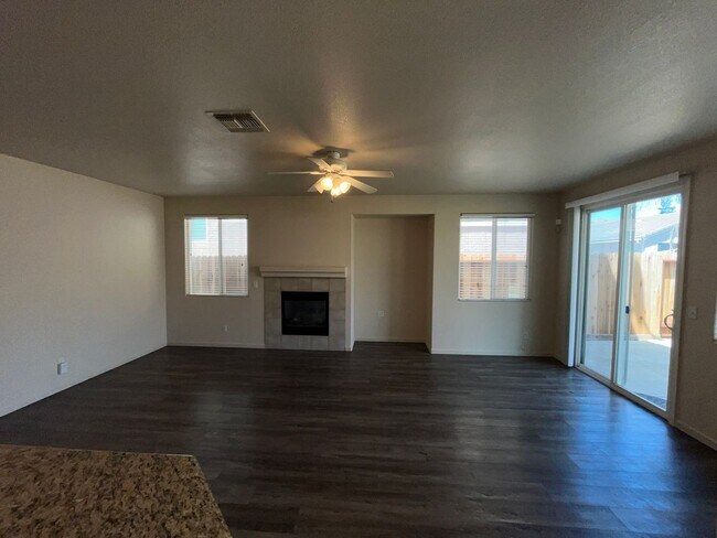Building Photo - 5 Bed | 3.5 Bath | 2368 SF | 2 Car garage | Two Story | Tenant pays $175 for WS&G
