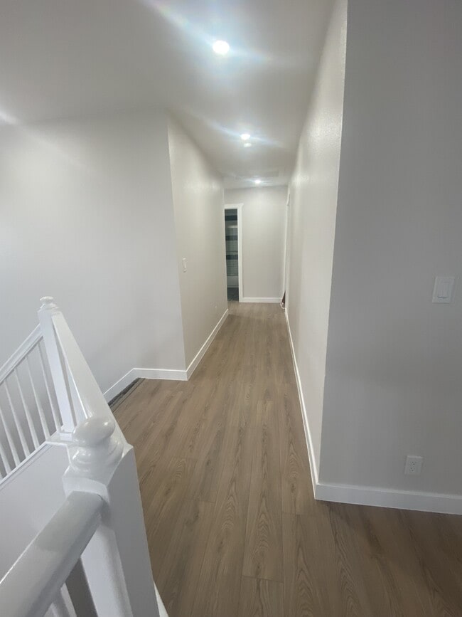 Building Photo - 1341 N Stratton Ave