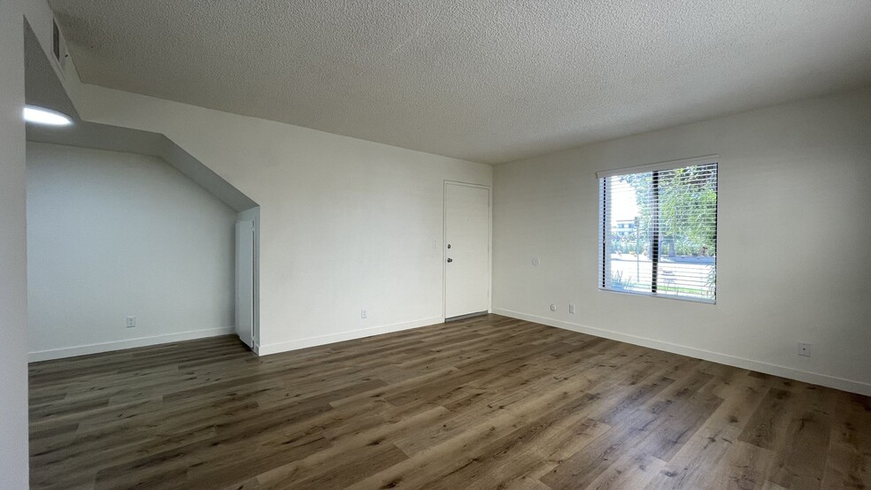 Building Photo - 12015 Burbank Blvd
