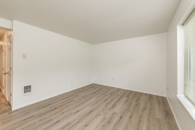 Building Photo - Tualatin condo for rent