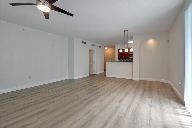 Building Photo - 2421 NE 65th St