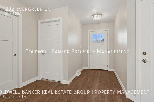 Building Photo - 202 Evergreen Ln