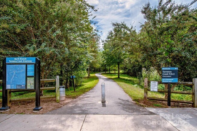 Building Photo - 9366 Greenheather Dr