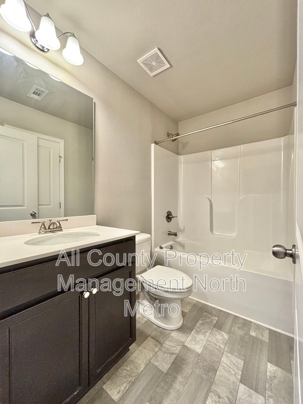 Building Photo - 5064 Silver Fox Trl