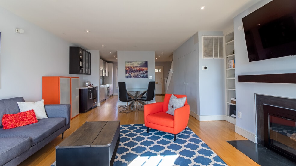 Living Room Open concept - 1640 Beekman Pl NW