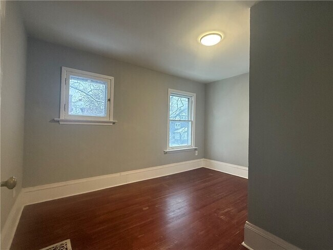 Building Photo - 1042 Monroe Ave