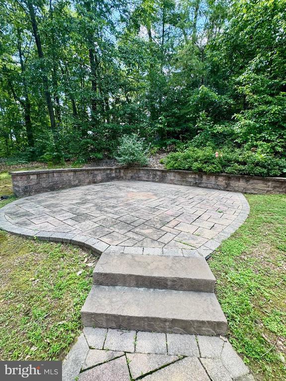 Building Photo - 805 Winterberry Dr