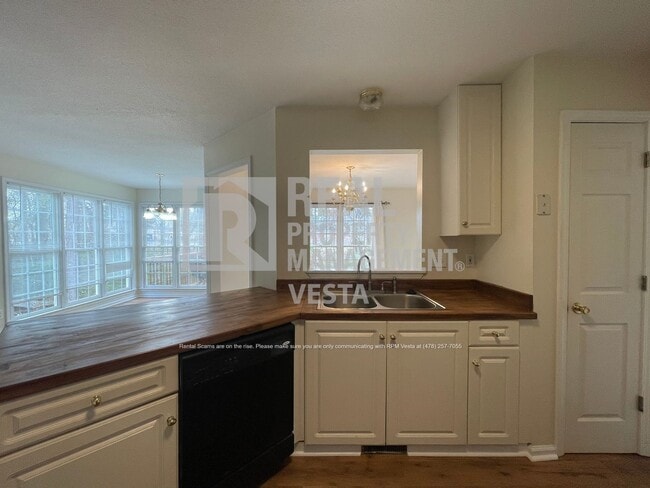 Building Photo - 425 Ashville Dr