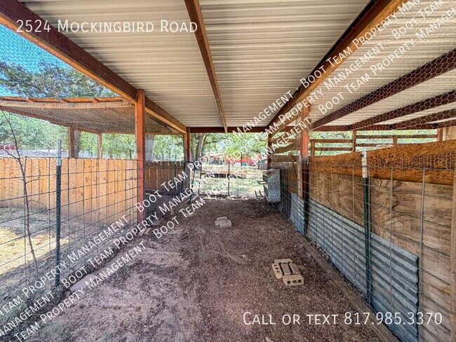 Building Photo - 2524 Mockingbird Rd