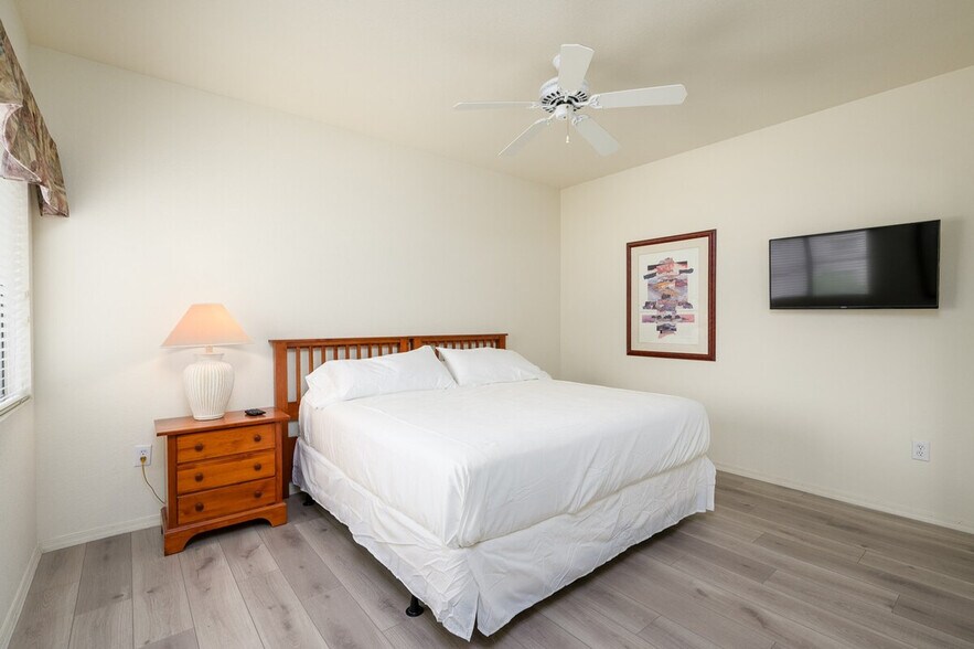 Building Photo - 9455 E Raintree Dr