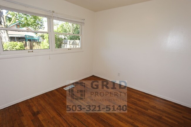 Building Photo - Beautiful, Spacious 3 Bedroom - Foster-Powell Neighborhood