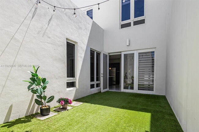 Building Photo - 6308 NW 104th Path