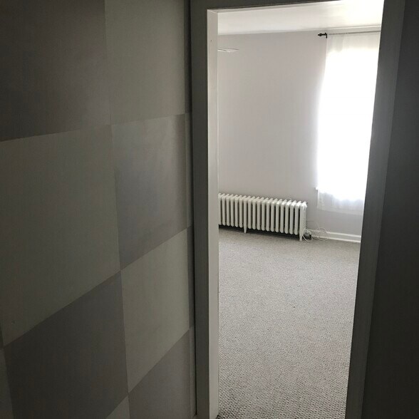 Entrance to living room - 3513 W Allegheny Ave