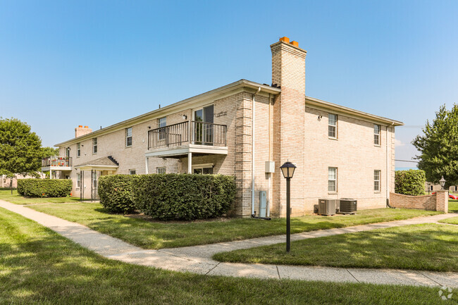 Building Photo - Blackstone Apartments of Centerville