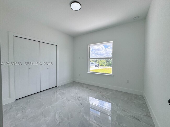 Building Photo - 852 Belden Ave