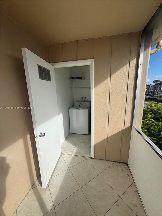 Building Photo - 319 Normandy G