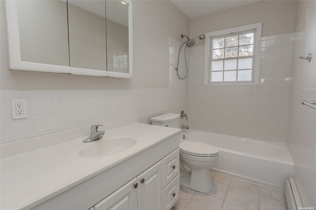 Building Photo - 7 Dune Ct