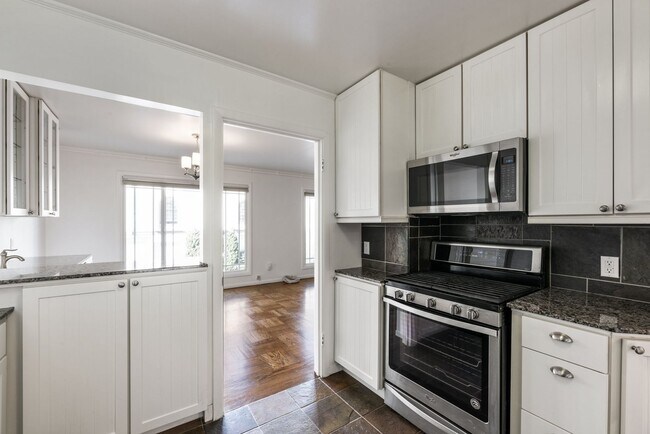 Building Photo - Stunning, Pet Friendly Edwardian 2BR Remod...