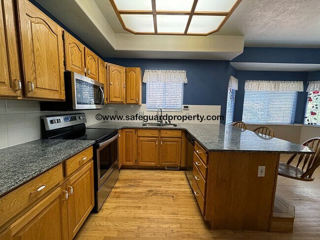 Building Photo - Wonderful 4 Bedroom Home with an Office in...