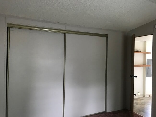 Building Photo - Pet Friendly 2bdrm, 2 bath home in the Cou...