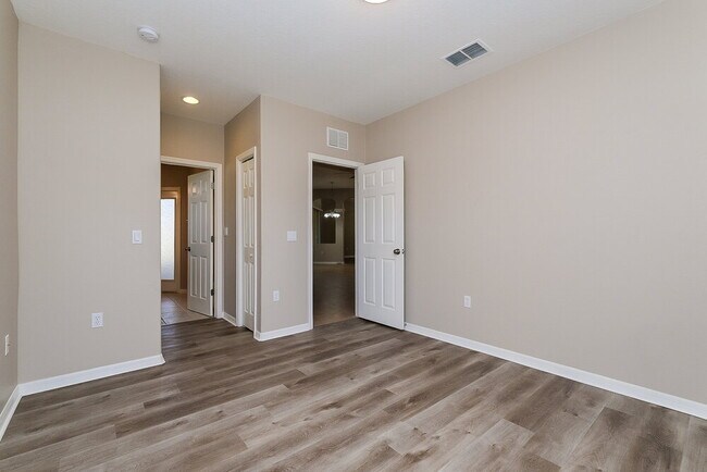 Building Photo - 3347 Bayshore Ct