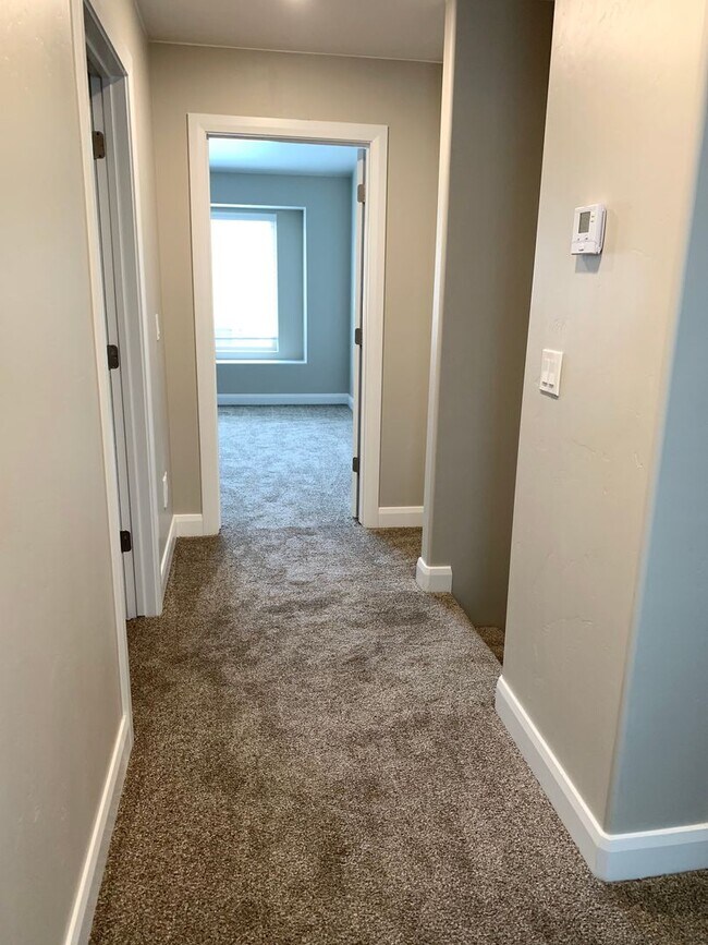 Building Photo - Spacious 3-Bedroom Townhome in Black Hawk ...