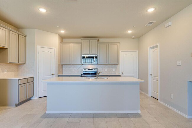 Building Photo - 3404 Becker Dr