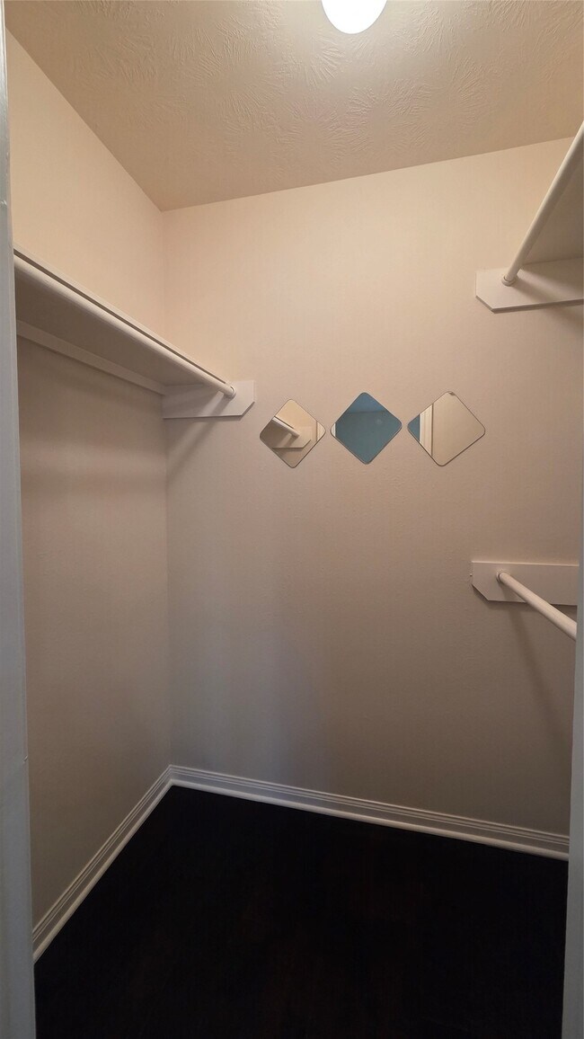 Building Photo - 7519 Chathan Glen Ln