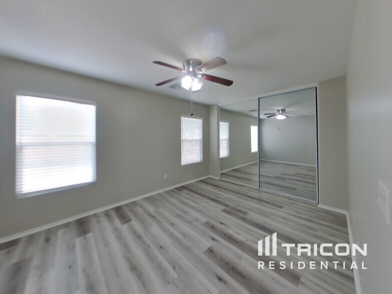 Building Photo - 4558 E Silverbell Rd
