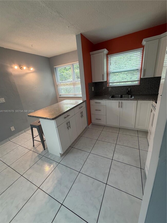 Building Photo - 1301 N 12th Ct