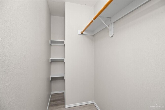 Building Photo - 19 Res Dr