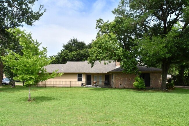 Building Photo - 3543 Tamarisk Ln